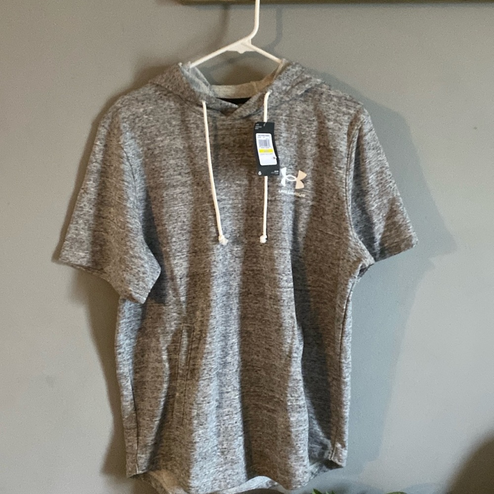 Men’s Under Armour Short Sleeve Hoodie. Size Medium